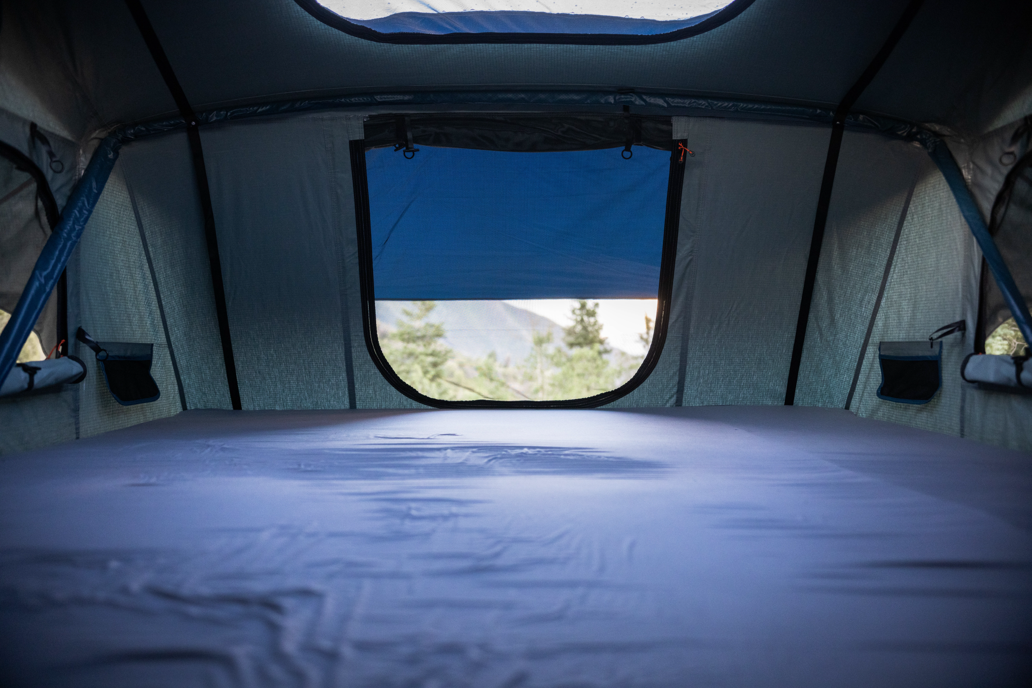 ROAM ADVENTURE | The Vagabond XL Rooftop Tent