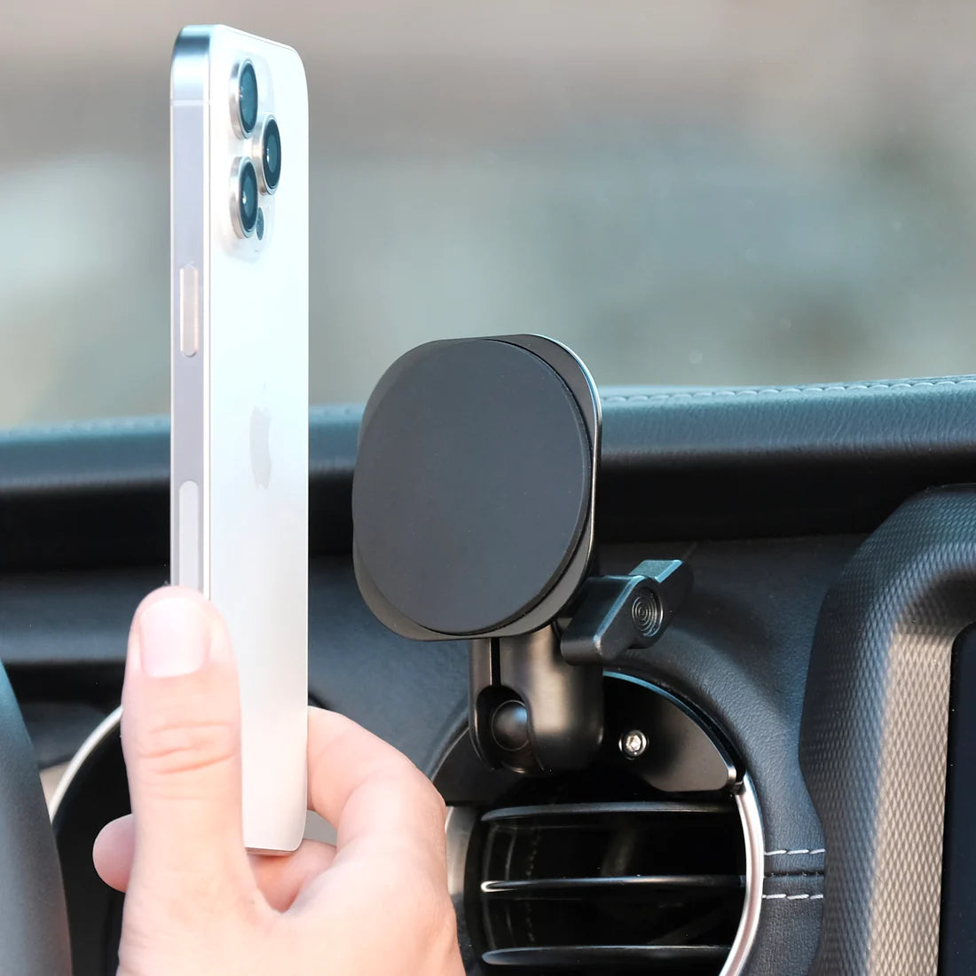 OFFROAM | Jeep Wrangler 2018-2023 | Gladiator 2019-2023 MagSafe-compatible Phone Mount, Airvent