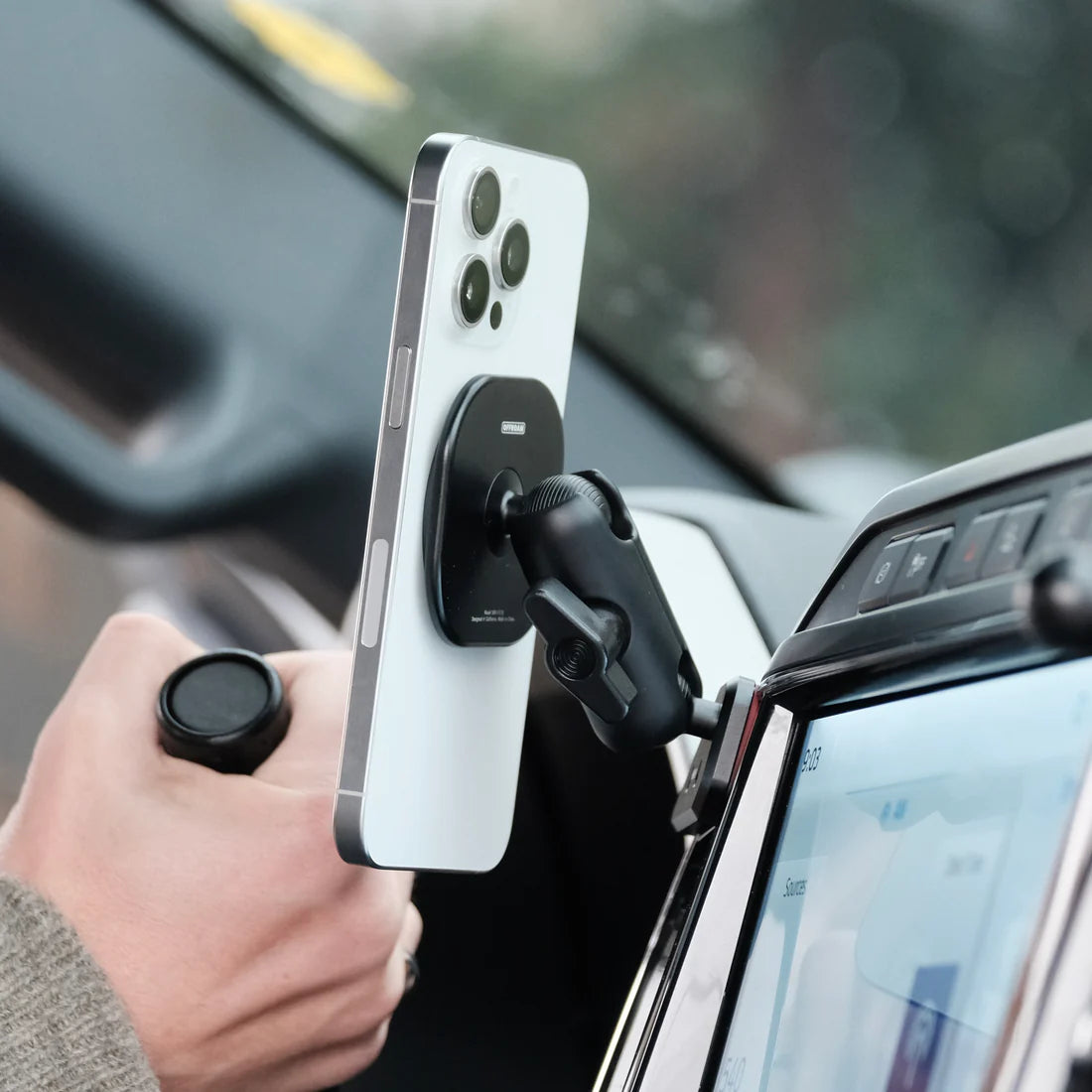OFFROAM | Ford Super Duty 2022 (12in. SYNC4 Touchscreen) MagSafe-compatible Phone Mount