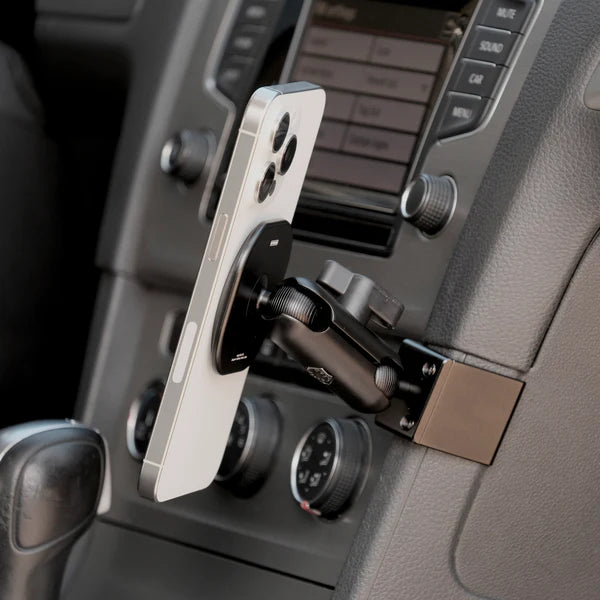 OFFROAM | Volkswagen Golf 2015-2021 MagSafe-compatible Phone Mount