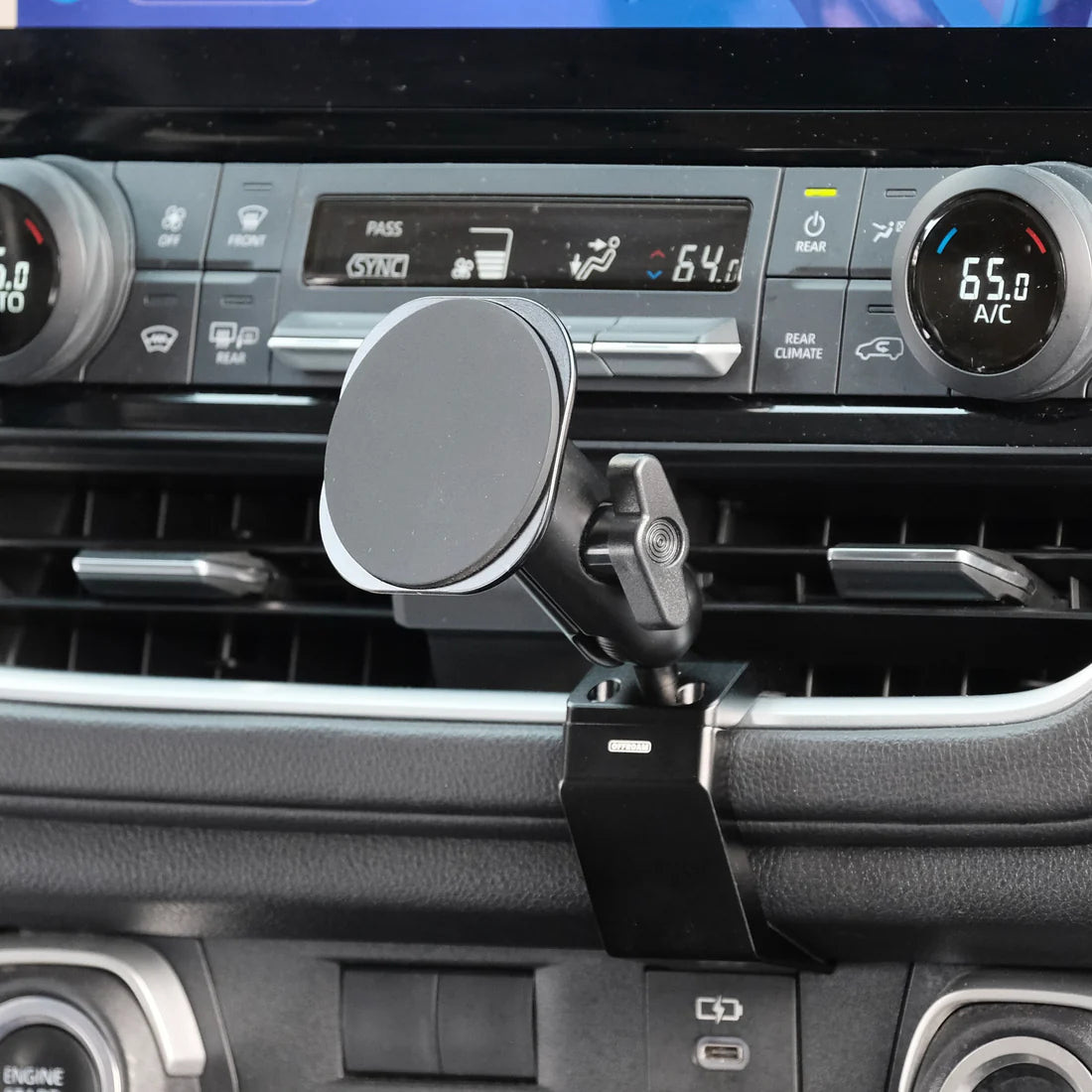 OFFROAM | Toyota Grand Highlander 2024-2026 MagSafe-compatible Phone Mount