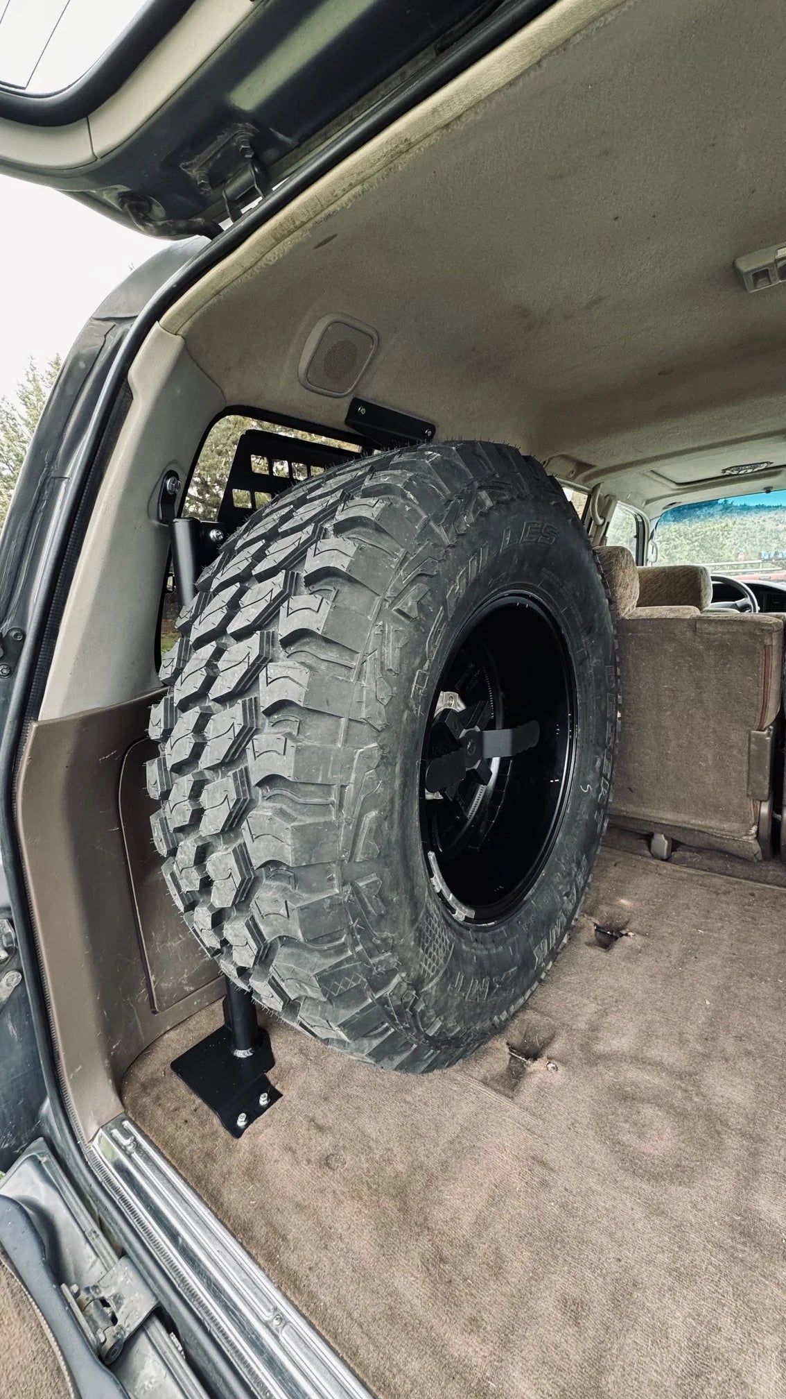 BELLFAB | Land Cruiser 80 Series Interior Tire Carrier V2