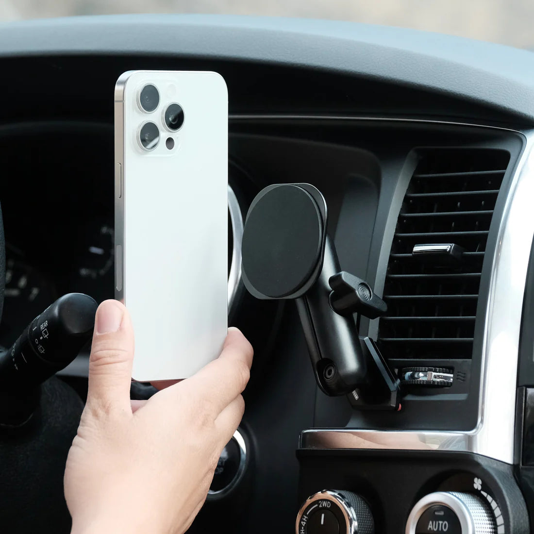 OFFROAM | Tundra 2nd Gen 2007-2013 | Sequoia 2008-2022 MagSafe-compatible Phone Mount