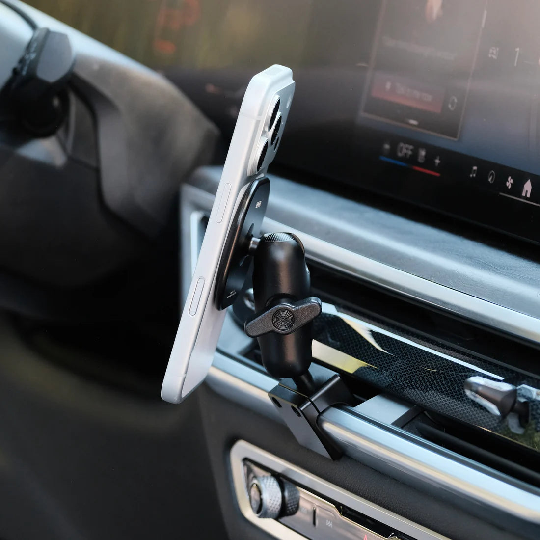 OFFROAM | BMW X5 2024-2026 MagSafe-compatible Phone Mount
