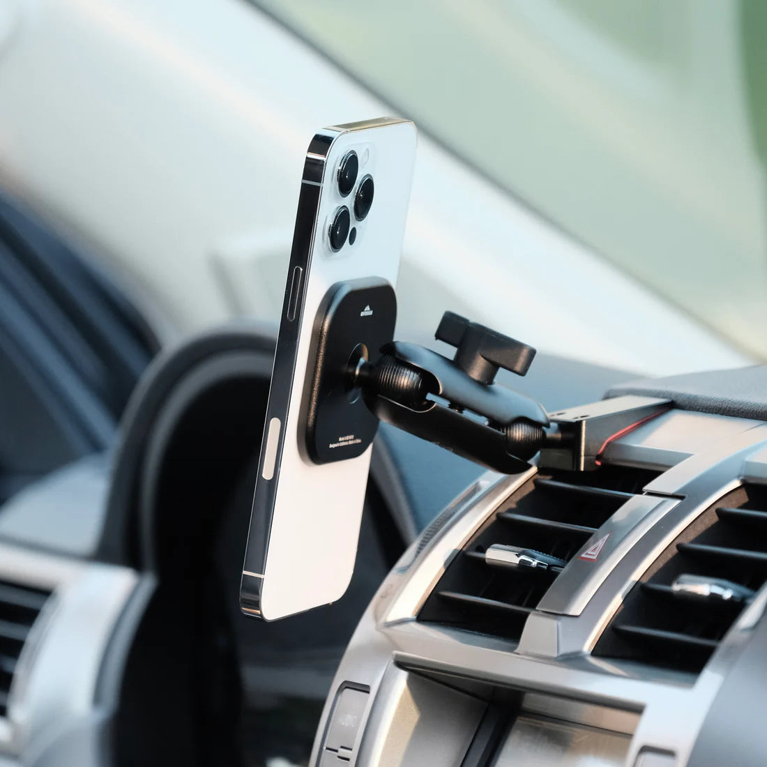 OFFROAM | Lexus GX 460 2010-2021 MagSafe-compatible Phone Mount