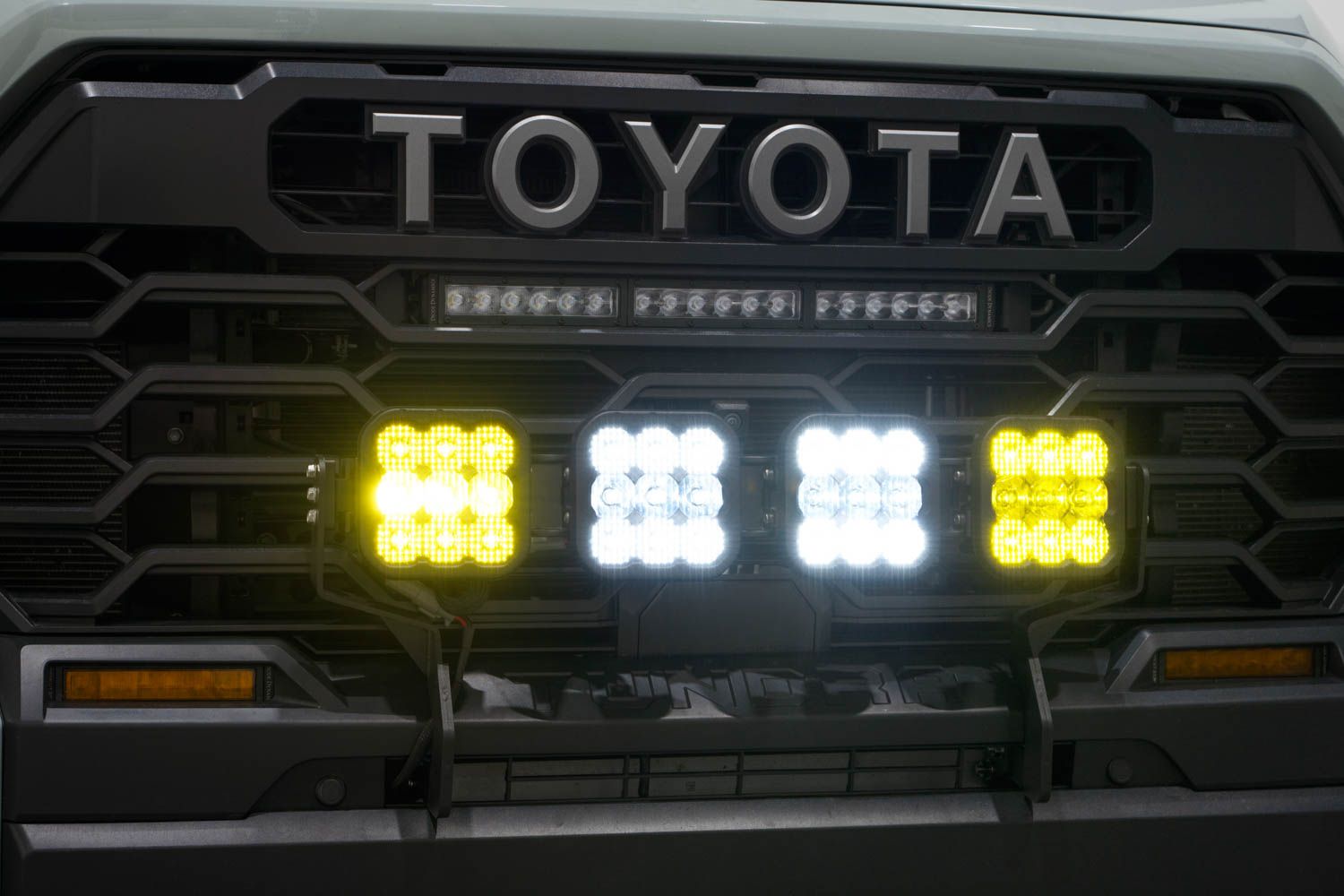 DIODE DYNAMICS | Tundra 3rd Gen 2022-2025 SS5 Grille CrossLink Lightbar Kit