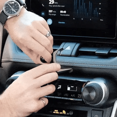 OFFROAM | Toyota RAV4 2019-2025 MagSafe-compatible Phone Mount