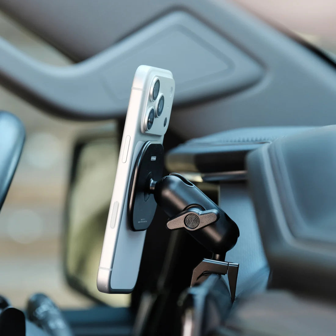 OFFROAM | GMC Sierra 1500 2022-2026 | Sierra HD 2024-2026 (AT4, AT4x, Denali, Denali Ultimate) MagSafe-compatible Phone Mount