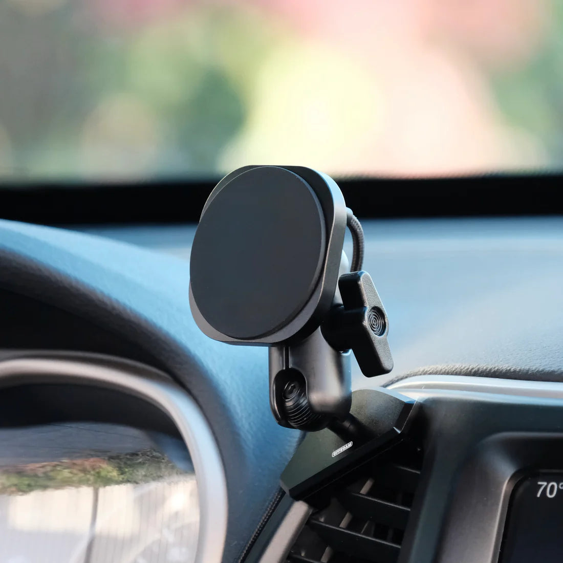 OFFROAM | Jeep Cherokee 2014-2018 MagSafe-compatible Phone Mount