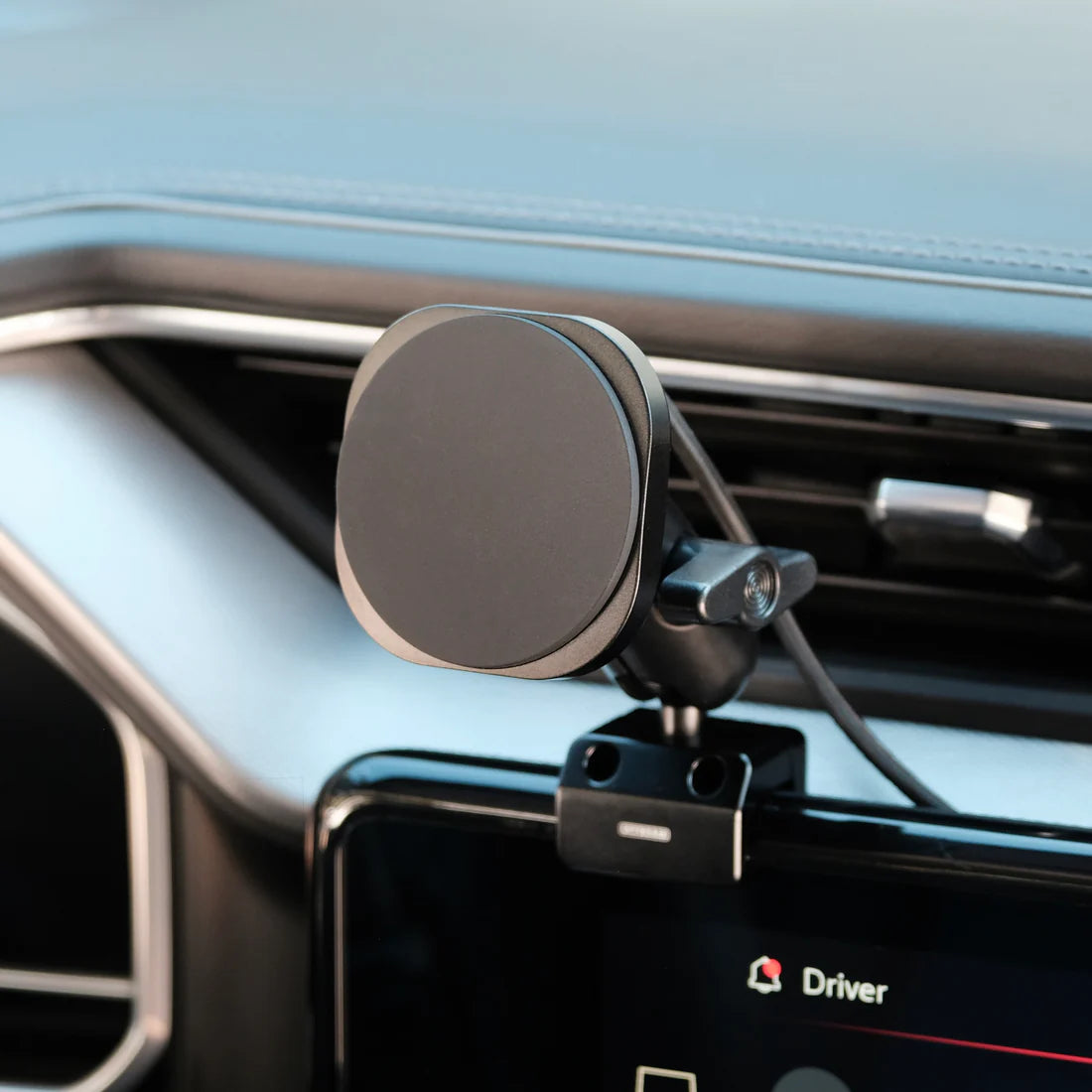 OFFROAM | GMC Sierra 1500 2022-2026 | Sierra HD 2024-2026 (AT4, AT4x, Denali, Denali Ultimate) MagSafe-compatible Phone Mount