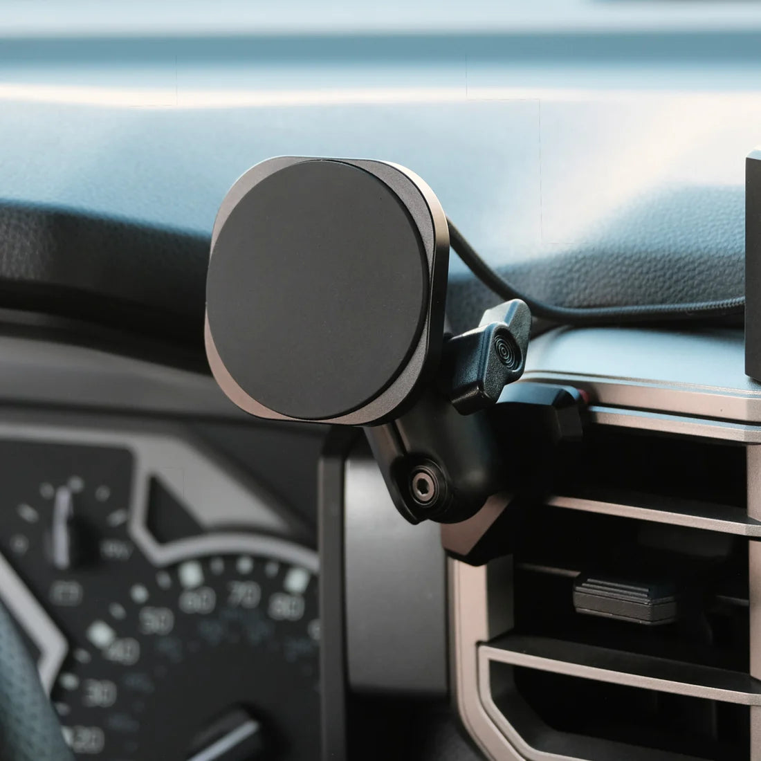 OFFROAM | Tundra 2022-2026 | Sequoia 2023-2026 MagSafe-compatible Phone Mount