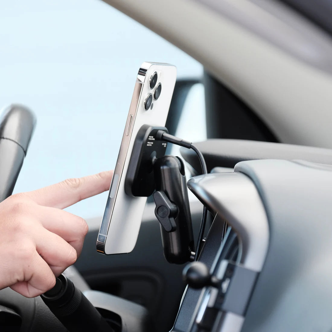OFFROAM | Chevrolet Colorado | GMC Canyon 2015-2022 MagSafe-compatible Phone Mount