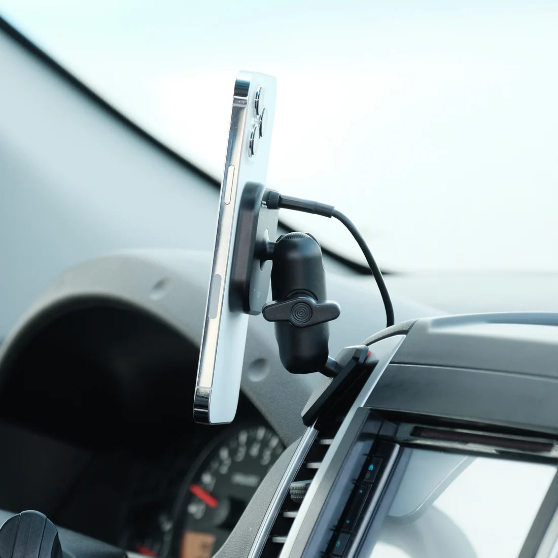 OFFROAM | Nissan Frontier 2009-2021 | Xterra 2009-2015 MagSafe-compatible Phone Mount