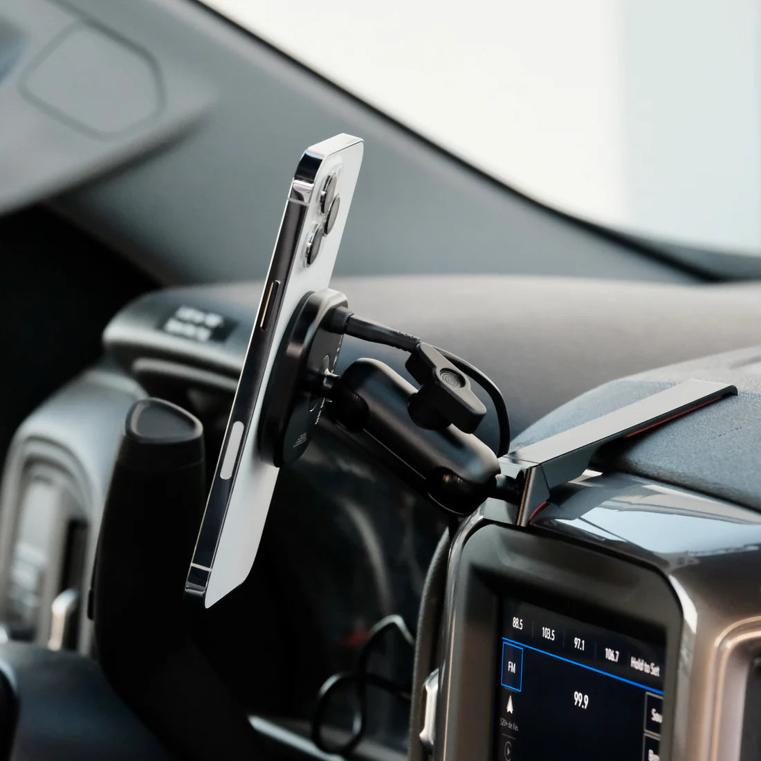 OFFROAM | Chevrolet Silverado 2019-2026 | Silverado HD 2020-2026 & GMC Sierra 1500 2019-2026 | Sierra HD 2020-2026 with 7-in.|8-in. display MagSafe-compatible Phone Mount
