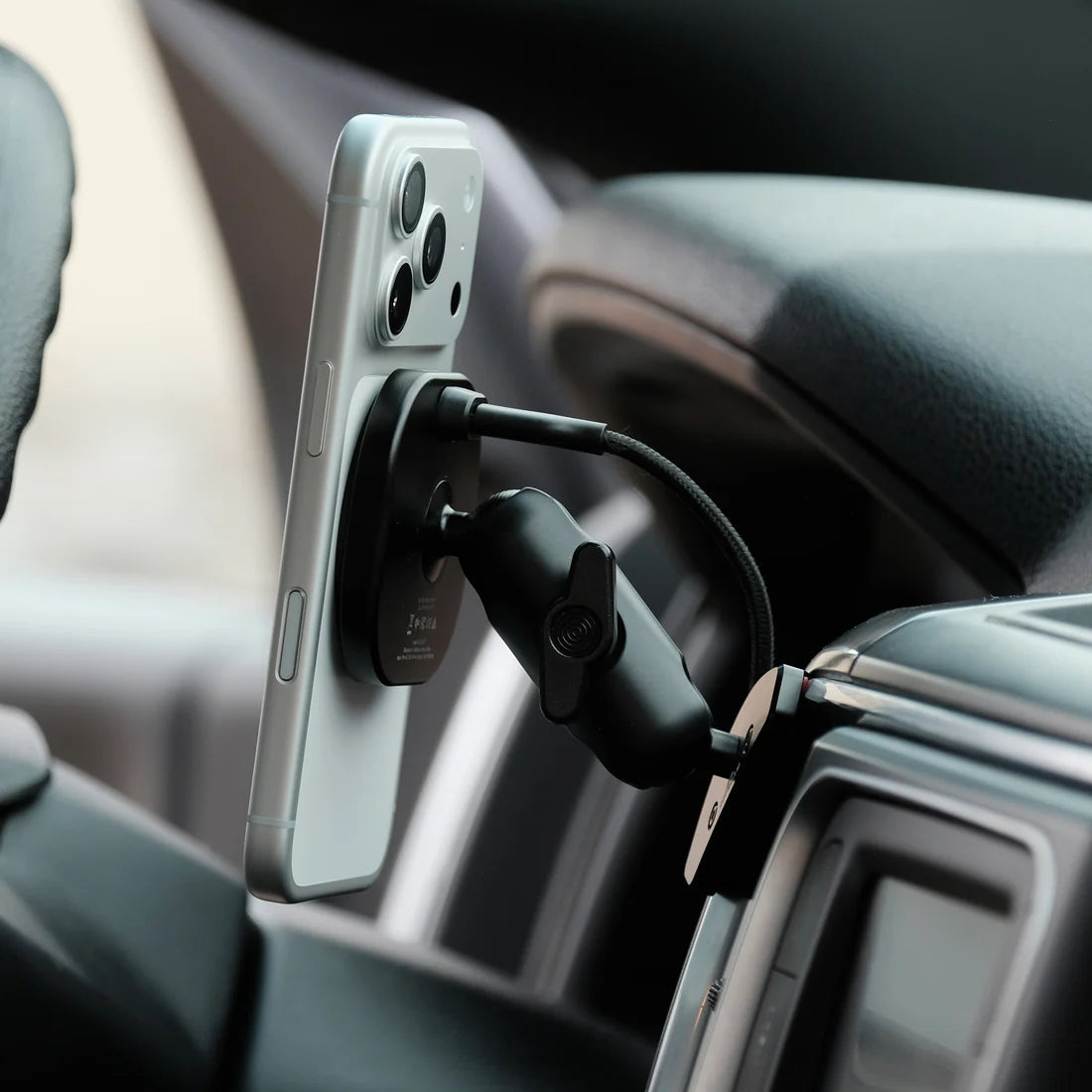 OFFROAM | Ram 1500/2500/3500 2013-2018 & 1500 Classic 2019-2024 MagSafe-compatible Phone Mount