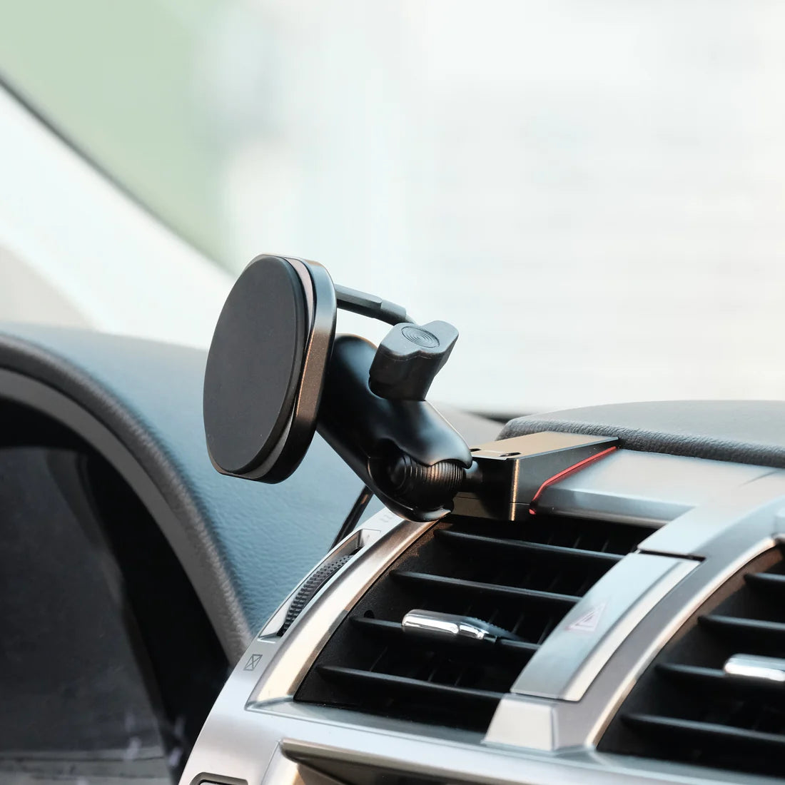 OFFROAM | Lexus GX 460 2010-2021 MagSafe-compatible Phone Mount