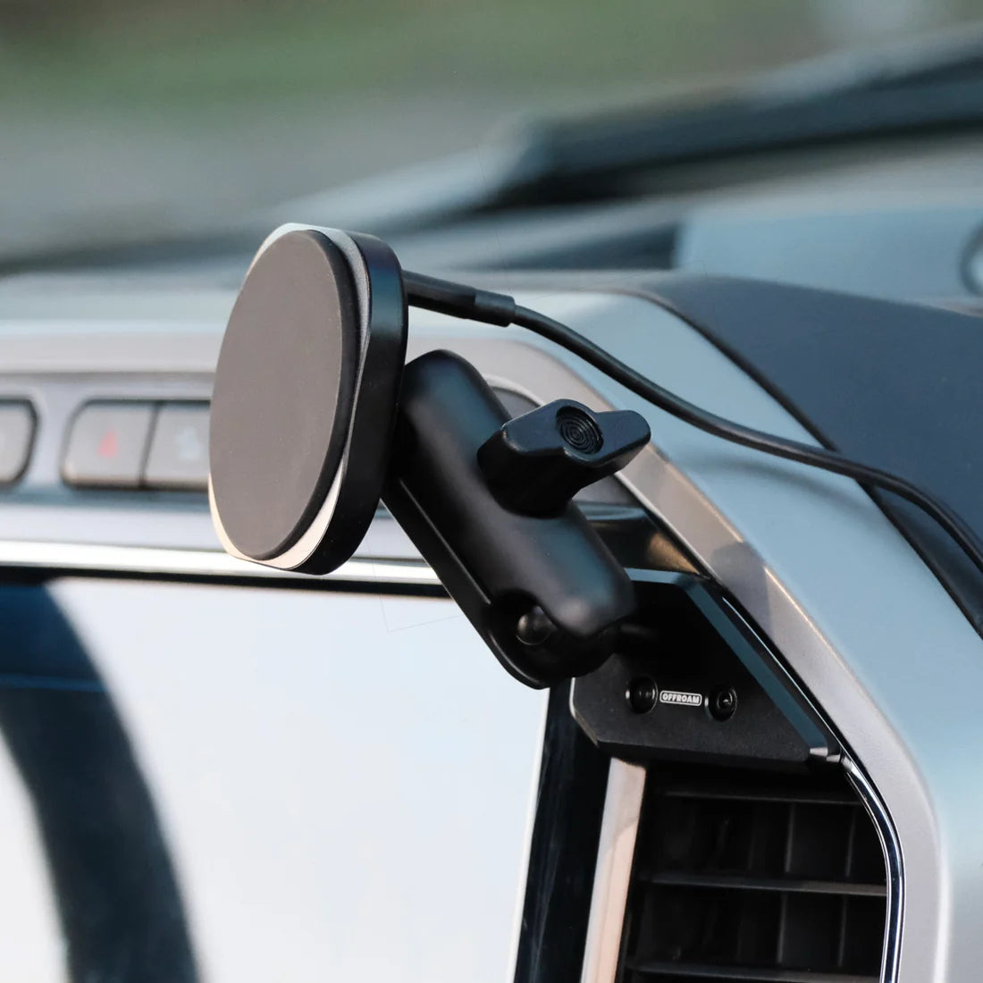 OFFROAM | Ford Super Duty 2022 (12in. SYNC4 Touchscreen) MagSafe-compatible Phone Mount
