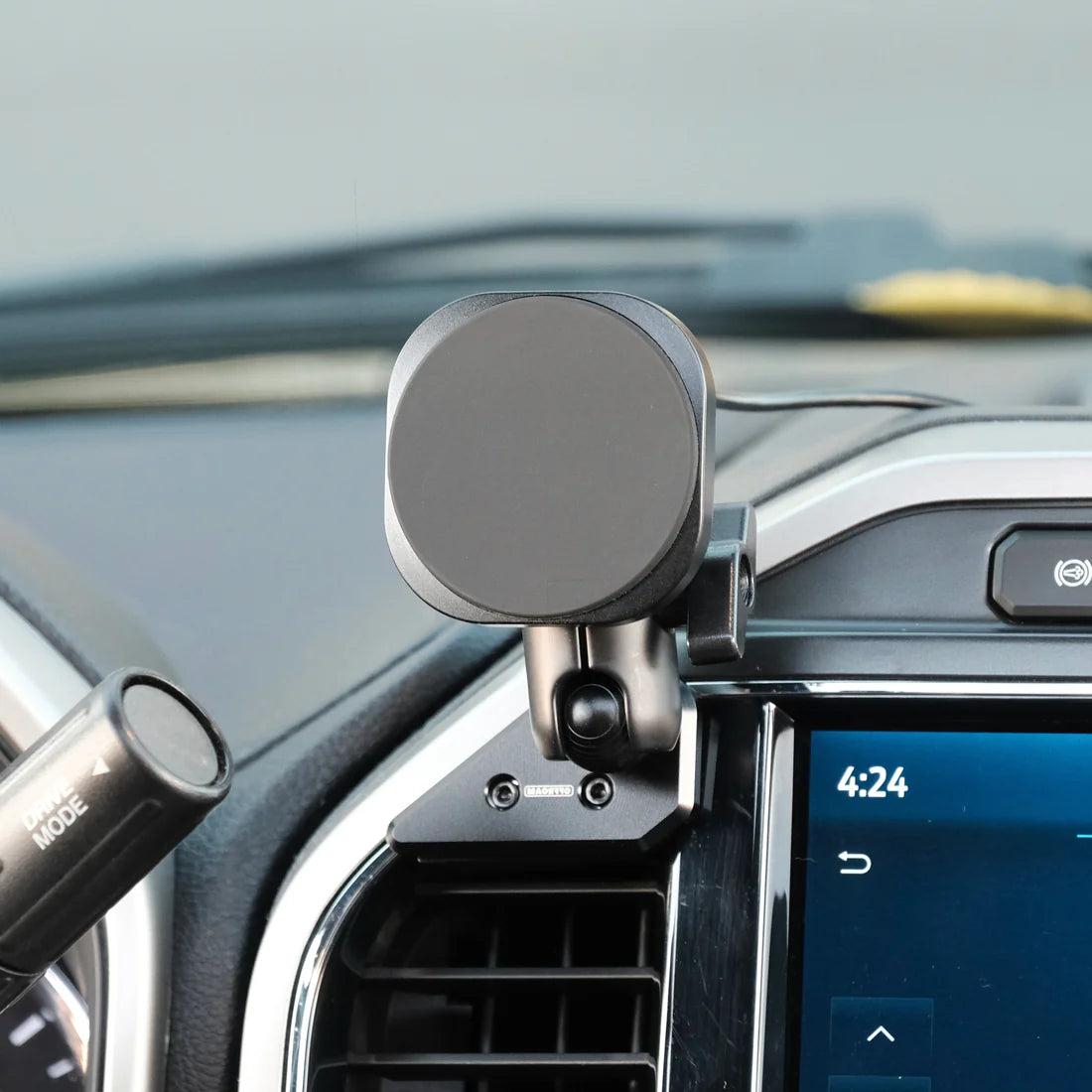 OFFROAM | Ford Super Duty 2022 (12in. SYNC4 Touchscreen) MagSafe-compatible Phone Mount