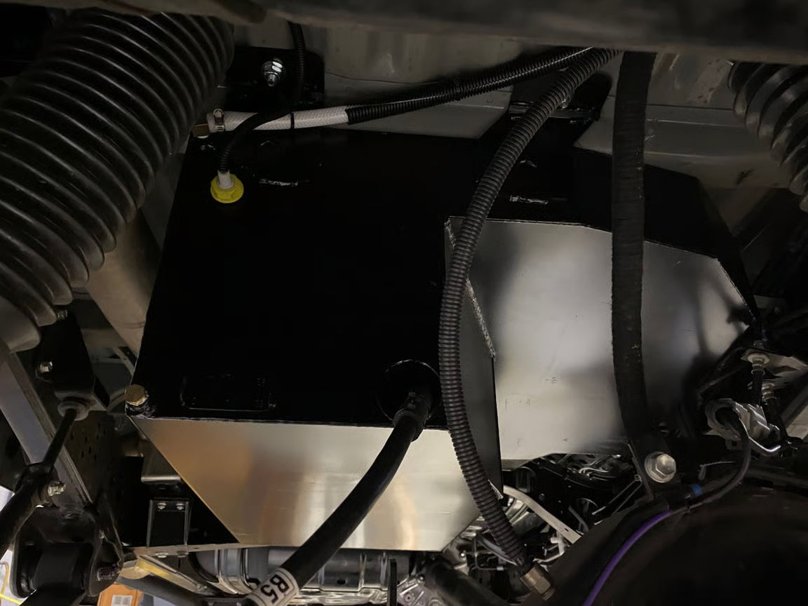 LONG RANGE AMERICA | Land Cruiser 70 Series (VDJ78) 90L Stainless Water Tank (TLC78V8SSW)