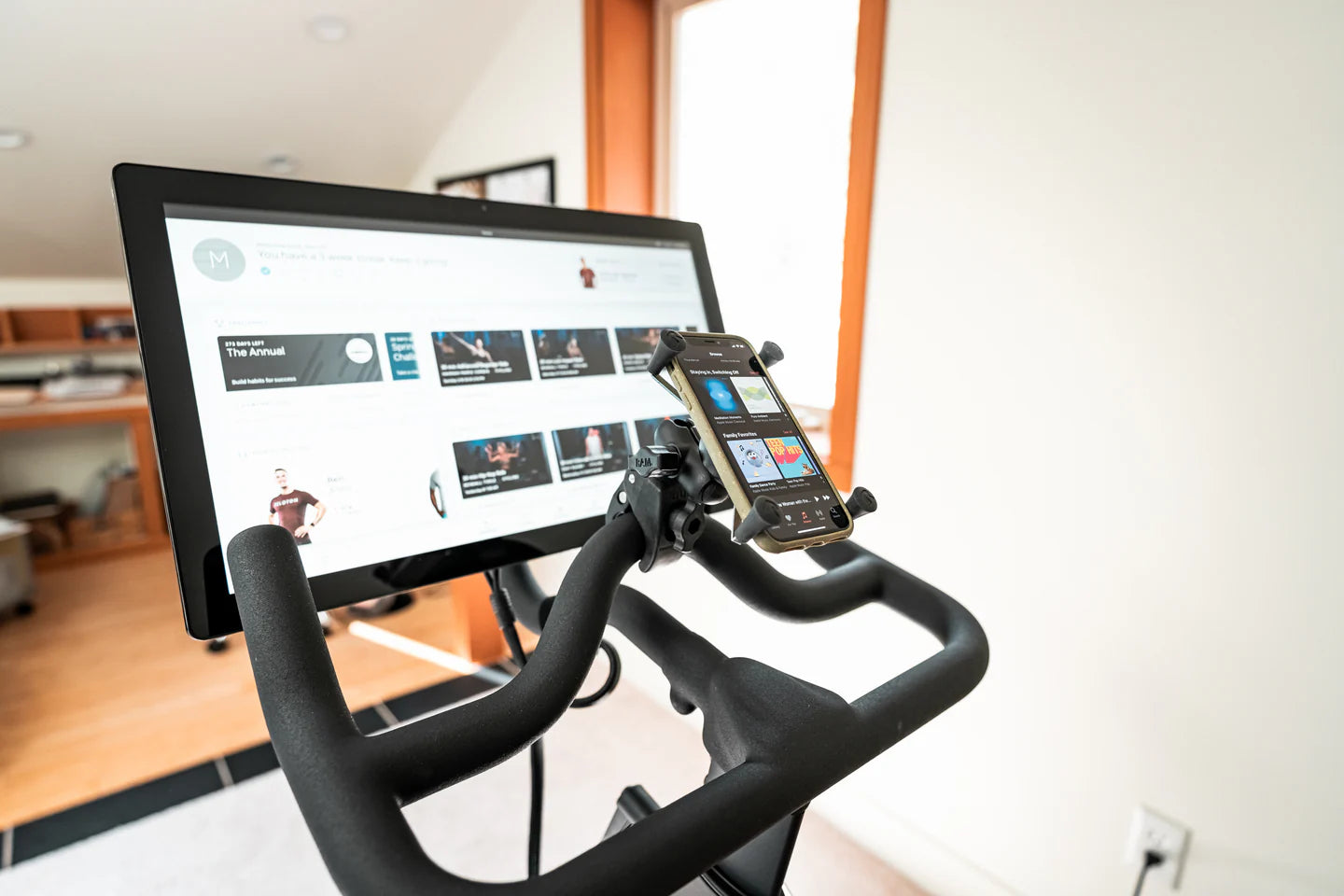 RAM MOUNTS | RAM X-Grip Large Phone Mount with Tough-Claw Small Clamp Base - Short