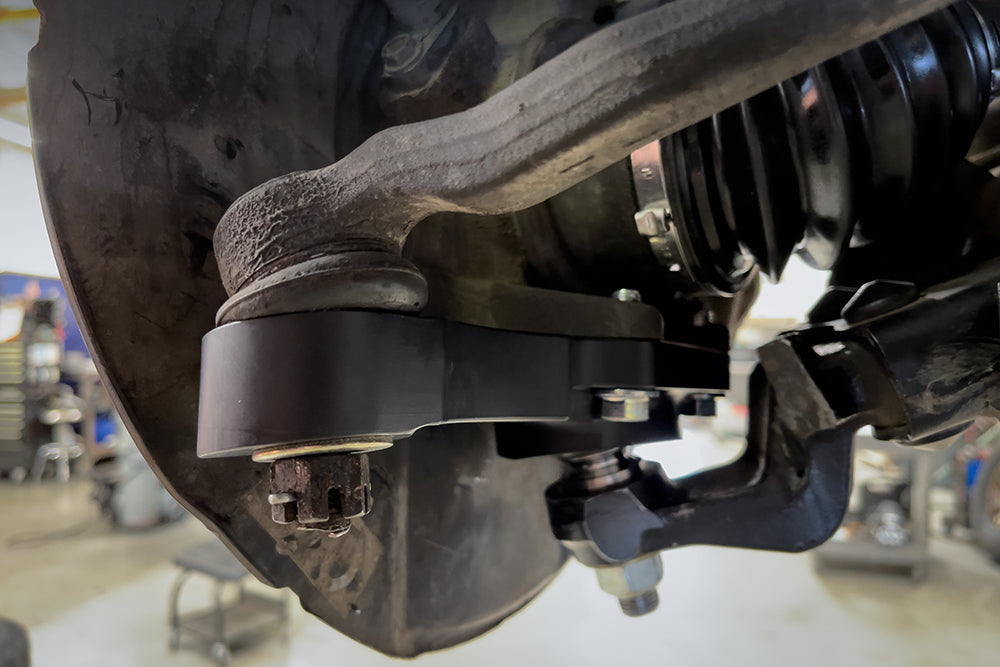 TOTAL CHAOS FABRICATION | Tacoma 1st Gen (1996 - 2004) Lower Uniball Conversion - Oe Tie Rod (96140-TAC)