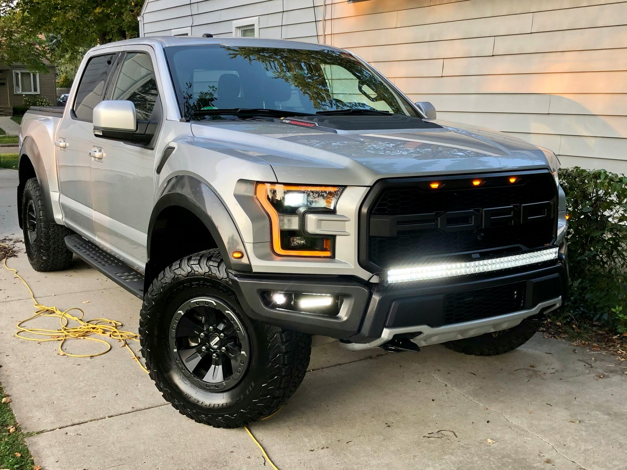 DIODE DYNAMICS | Ford Raptor 2017-2020 SAE/DOT LED Lightbar Kit