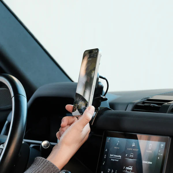 OFFROAM | Land Rover Defender 2020-2026 MagSafe-compatible Phone Mount
