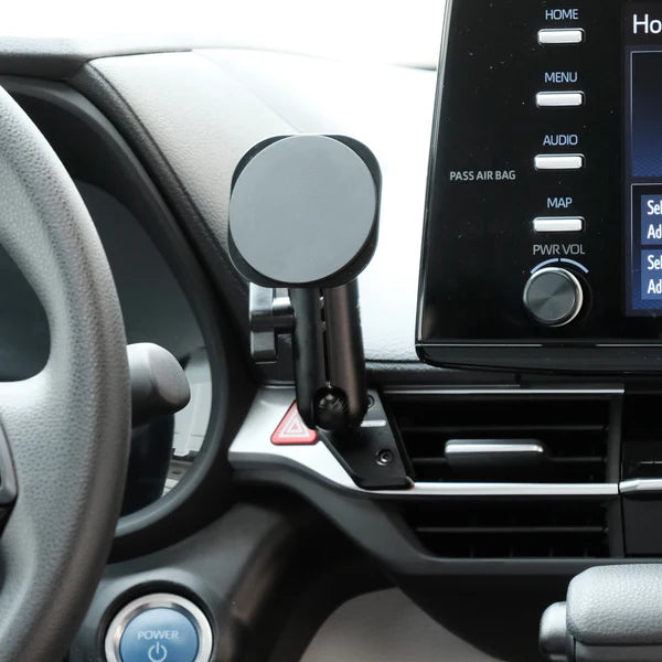 OFFROAM | Toyota Sienna 2021-2025 MagSafe-compatible Phone Mount