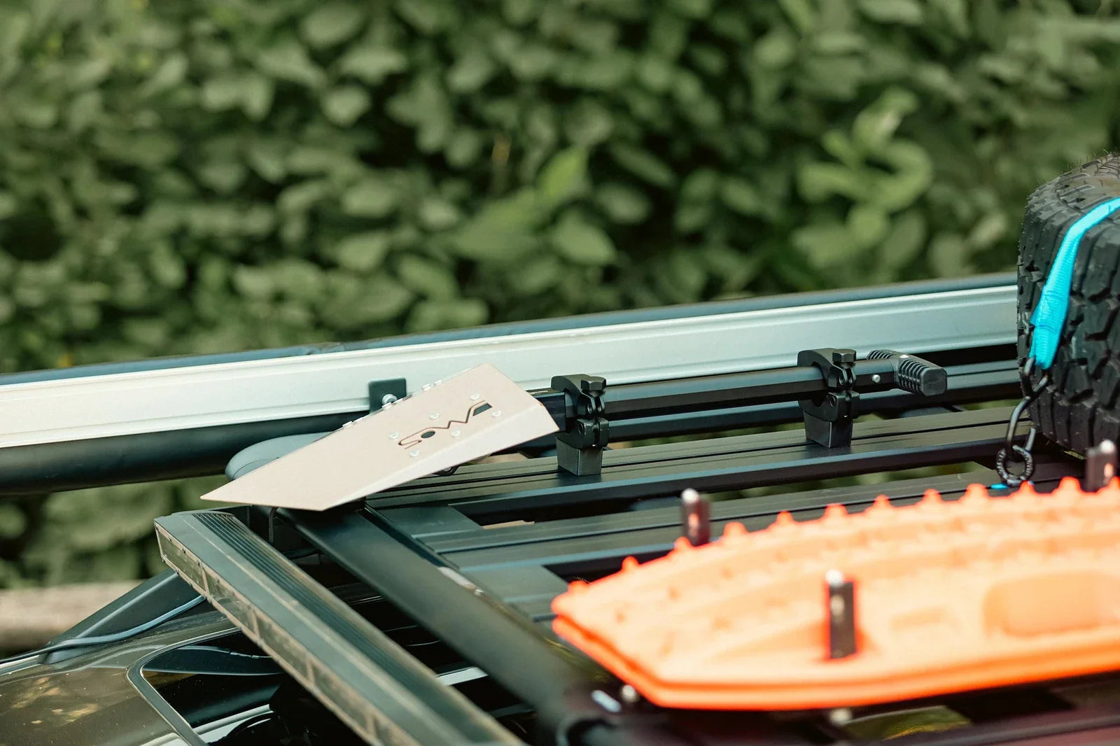 DMOS | Gear Up Flat Mate Shovel/Axe Mount (32864)