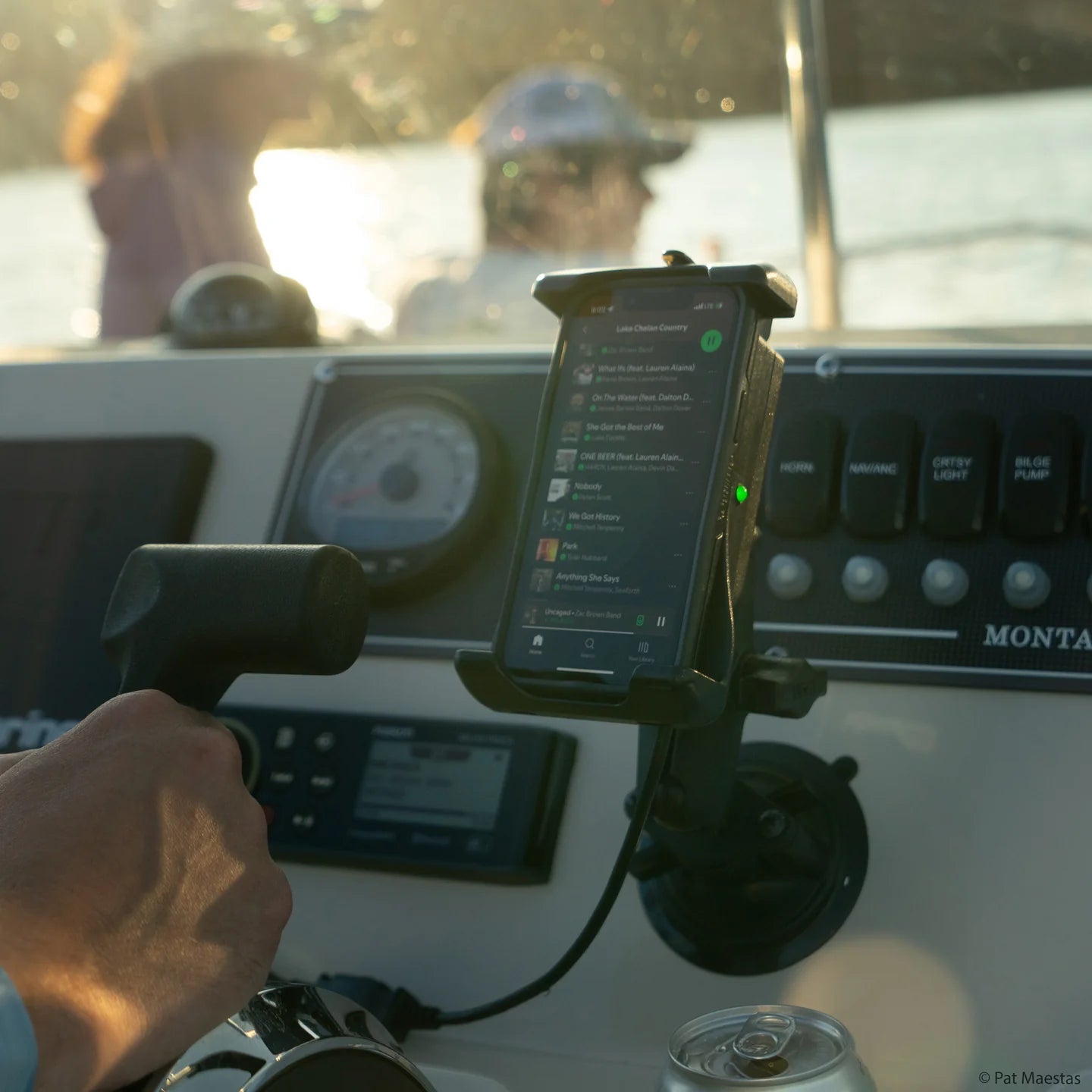 RAM MOUNTS | RAM Quick-Grip 15W Waterproof Wireless Charging Holder with Ball