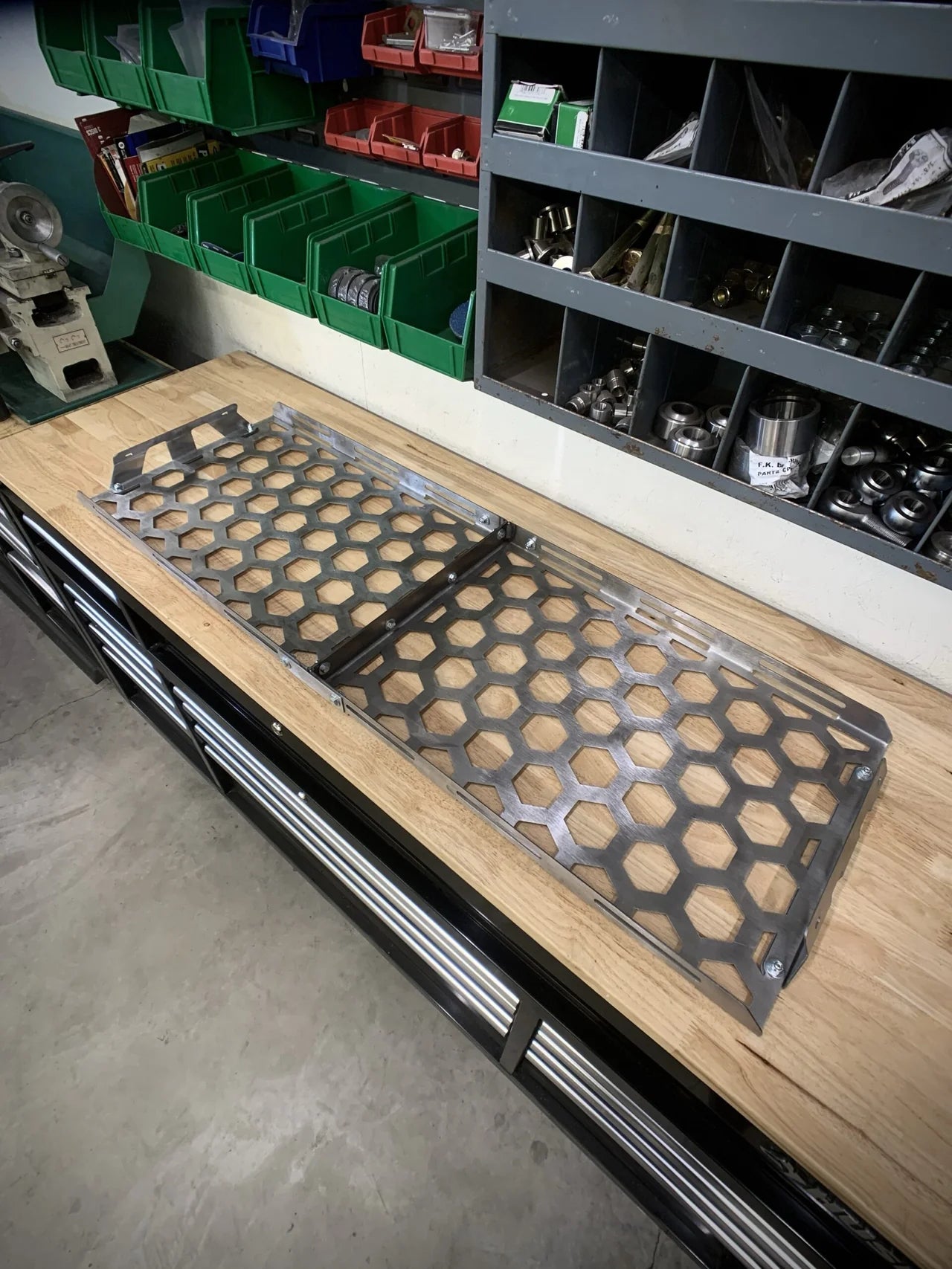 BELLFAB | Sequoia 1st Gen (2001 - 2007) Attic Rack