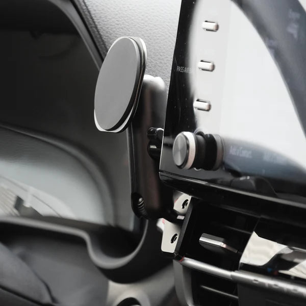 OFFROAM | Toyota Sienna 2021-2025 MagSafe-compatible Phone Mount