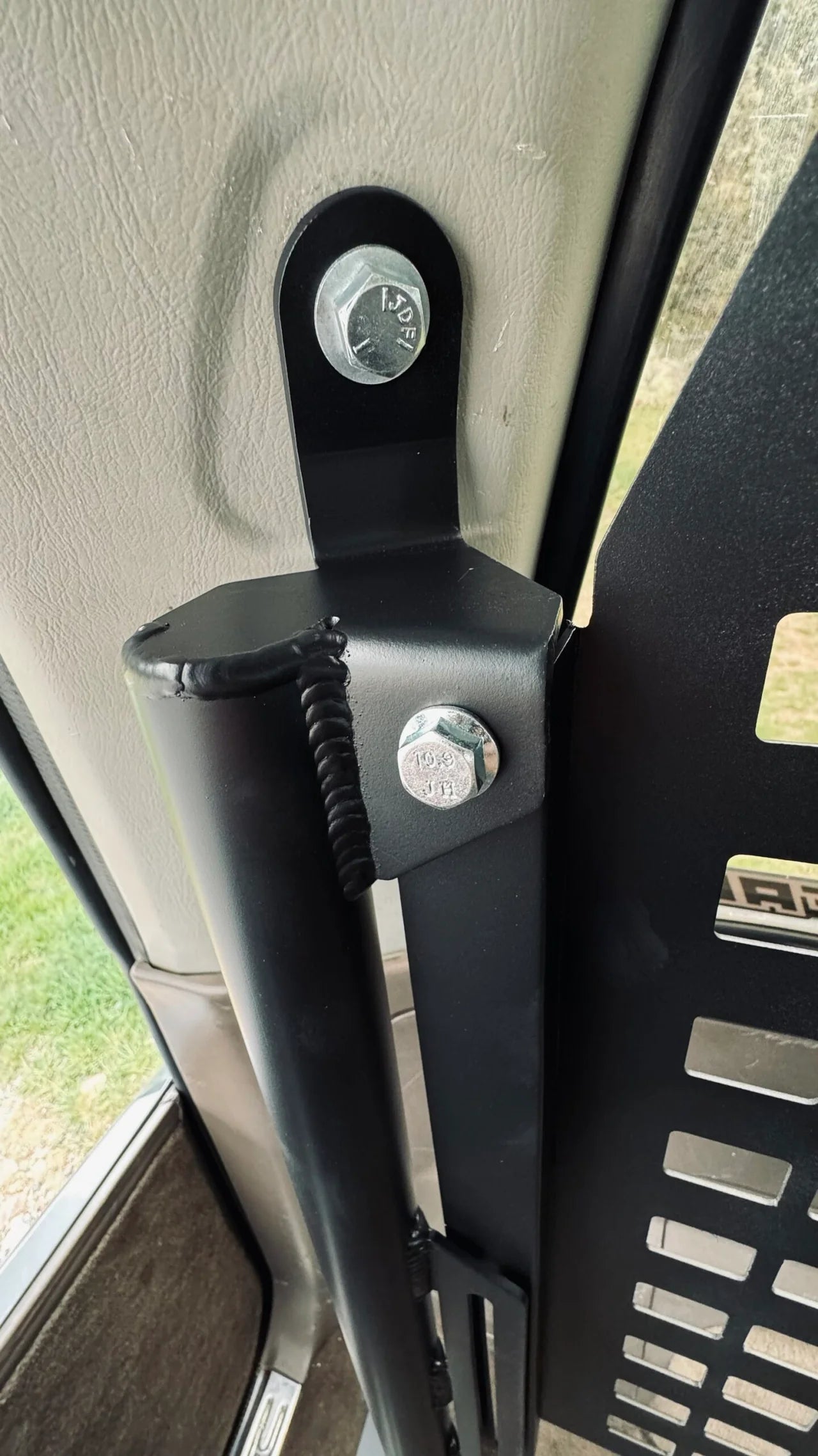 BELLFAB | Land Cruiser 80 Series Interior Tire Carrier V2