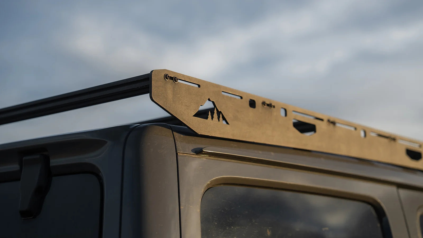 SHERPA EQUIPMENT | Jeep Wrangler JLU (2018-2026) The JLU QDHD Half Rack (178844)