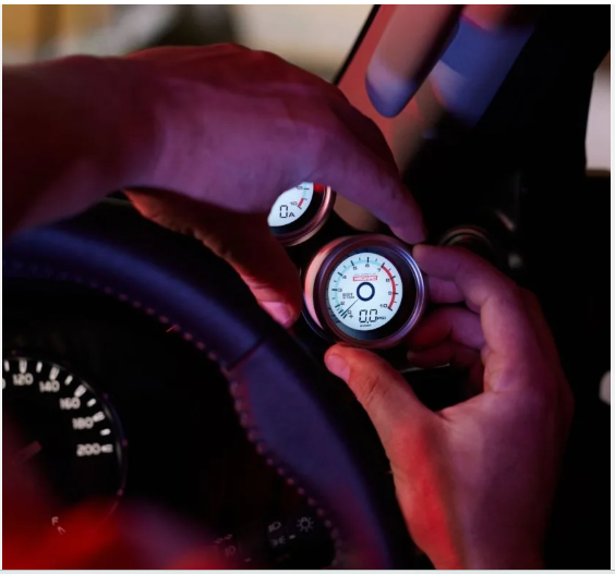 REDARC | Single Voltage 52mm Gauge with optional current display (G52-VA)