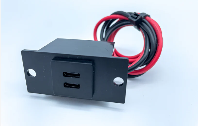 EXPEDITION ESSENTIALS | Expedition Essentials Flush Mount USB C Fast Charger