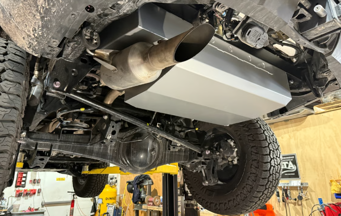 LONG RANGE AMERICA | Land Cruiser 250 Series 24 Gallon Auxiliary (TLCP250RA)