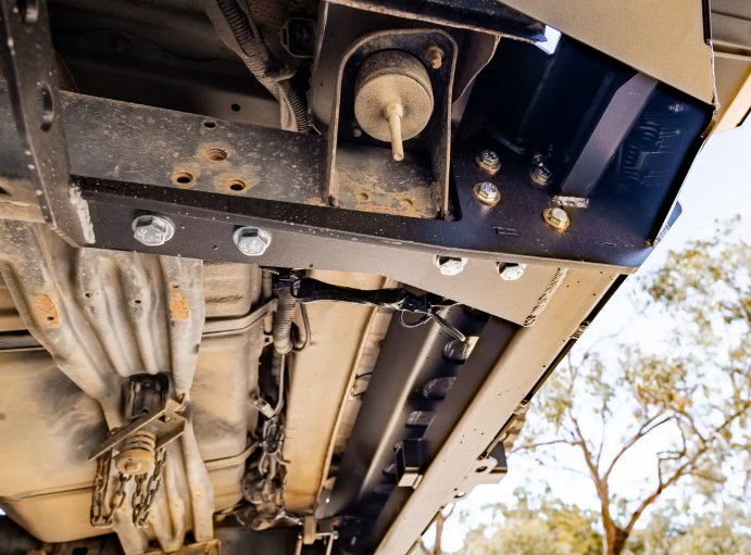 THE CRUISER COMPANY | Land Cruiser 100 Series (1998-2007) High Clearance Rear Bumper With Tow Hitch (TCC-100-RB-TOW)