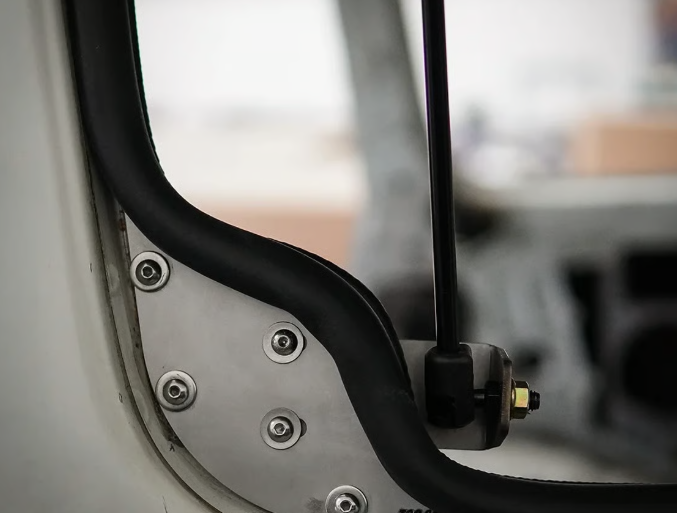 THE CRUISER COMPANY | Land Cruiser 60 Series (1980 - 1990) Lift Up Gull Wing Windows (LC60-WINDOW)