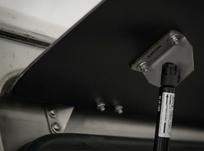 THE CRUISER COMPANY | Land Cruiser 60 Series (1980 - 1990) Lift Up Gull Wing Windows (LC60-WINDOW)