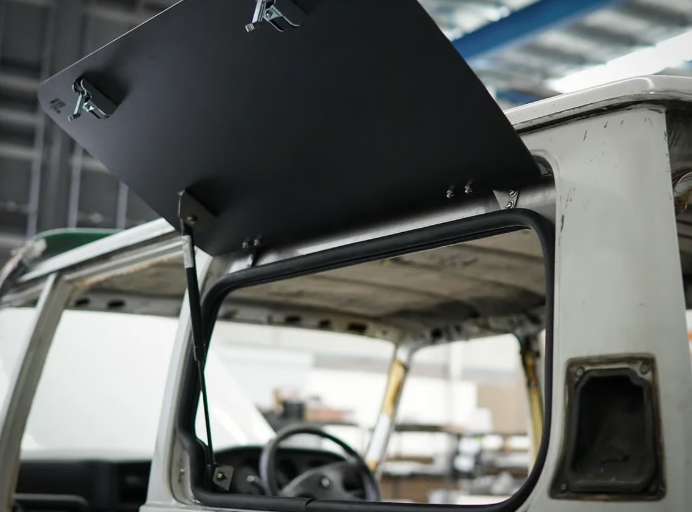 THE CRUISER COMPANY | Land Cruiser 60 Series (1980 - 1990) Lift Up Gull Wing Windows (LC60-WINDOW)