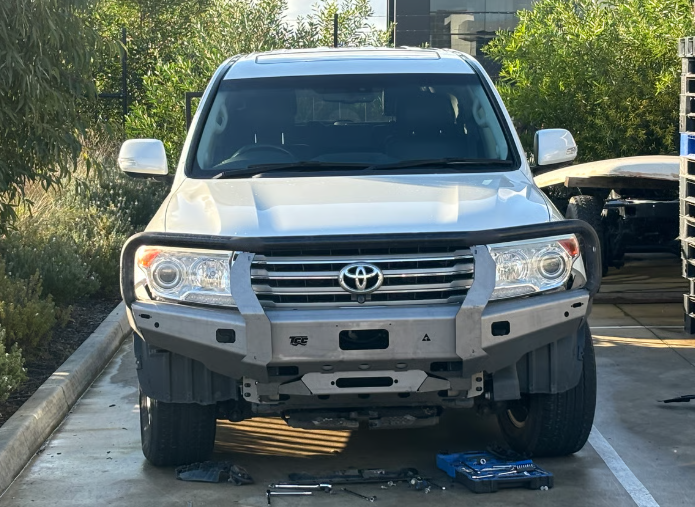 THE CRUISER COMPANY | Land Cruiser 200 Series Pre Facelift (2008-2015) High Clearance Full Hoop Front Bumper (TCC-200-HCBB-PREFACELIFT)