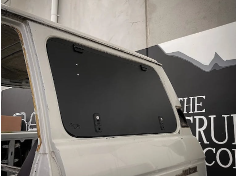 LONG RANGE AMERICA | Land Cruiser 60 Series Lift Up Gull Wing Windows (LC60-WINDOW)