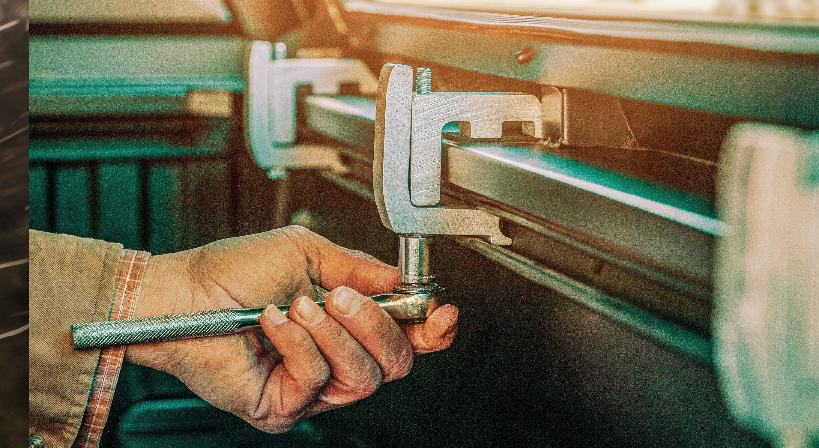 SMARTCAP | Chevrolet Silverado & GMC Sierra 1500 (2019-26) EVOd Defender (ED0108-MB)