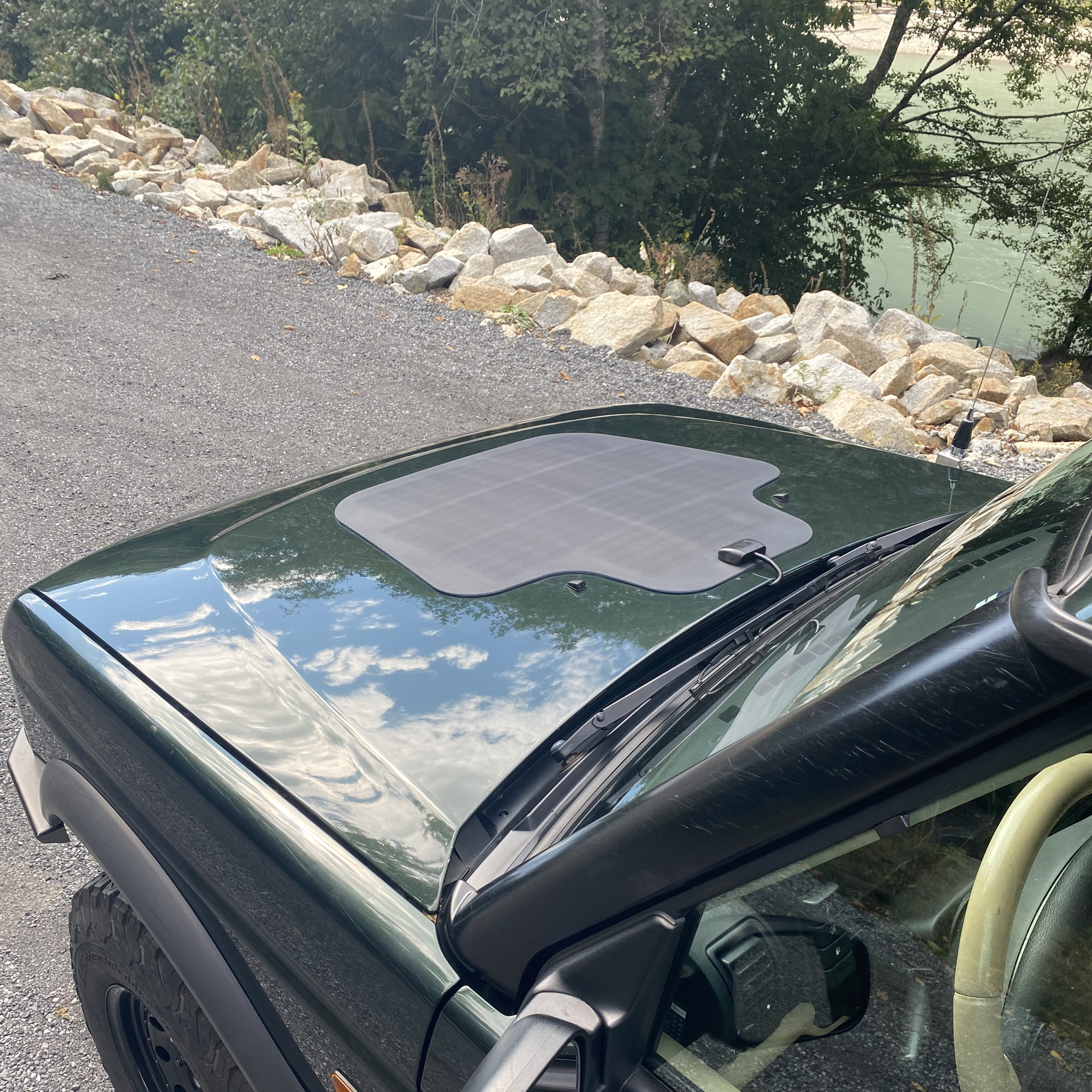 cascadia 4x4 hood bonnet solar panel for overlanding discovery 2