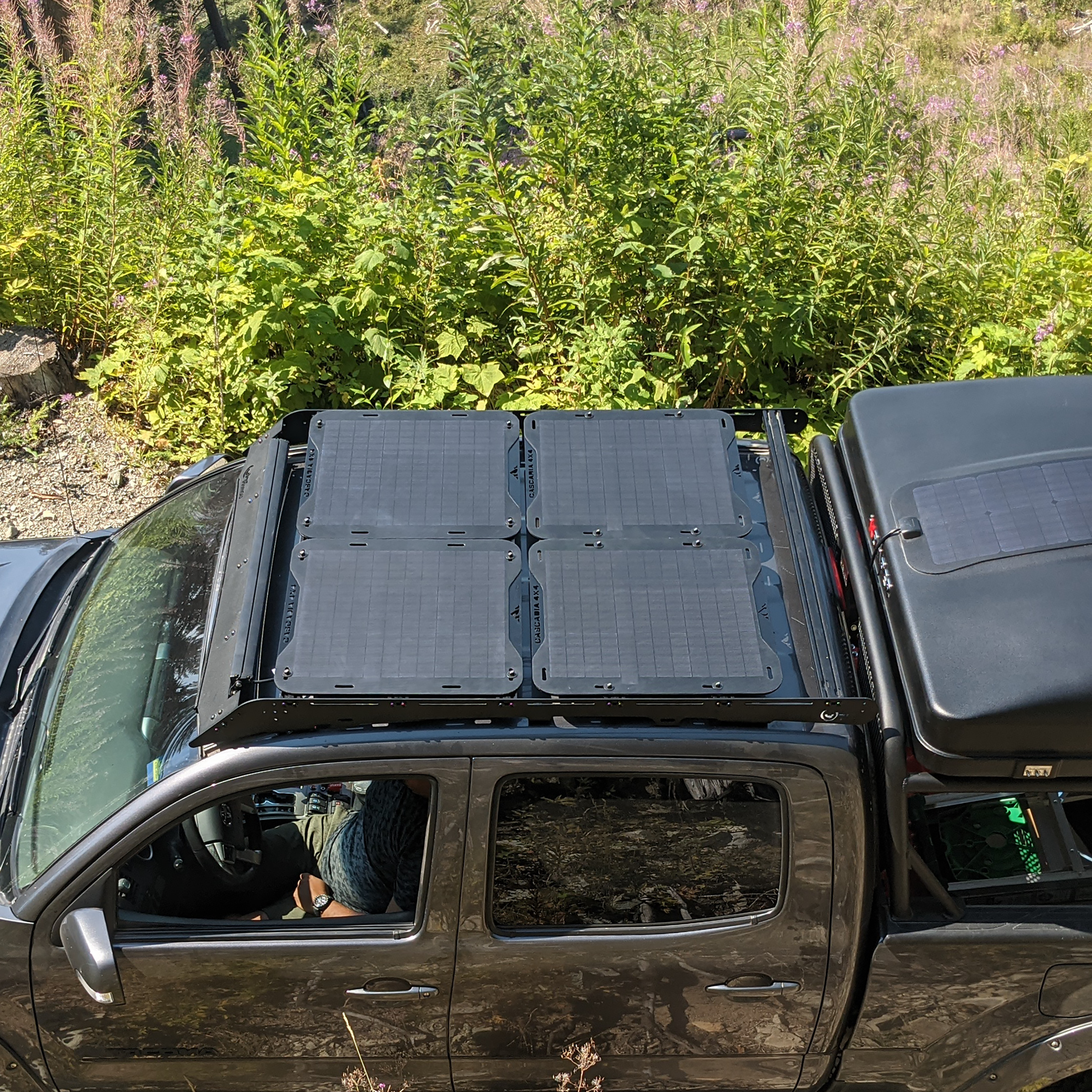 CASCADIA 4X4 | Prinsu Roof Rack Modular Solar Panel 45 Watt & 90 Watt