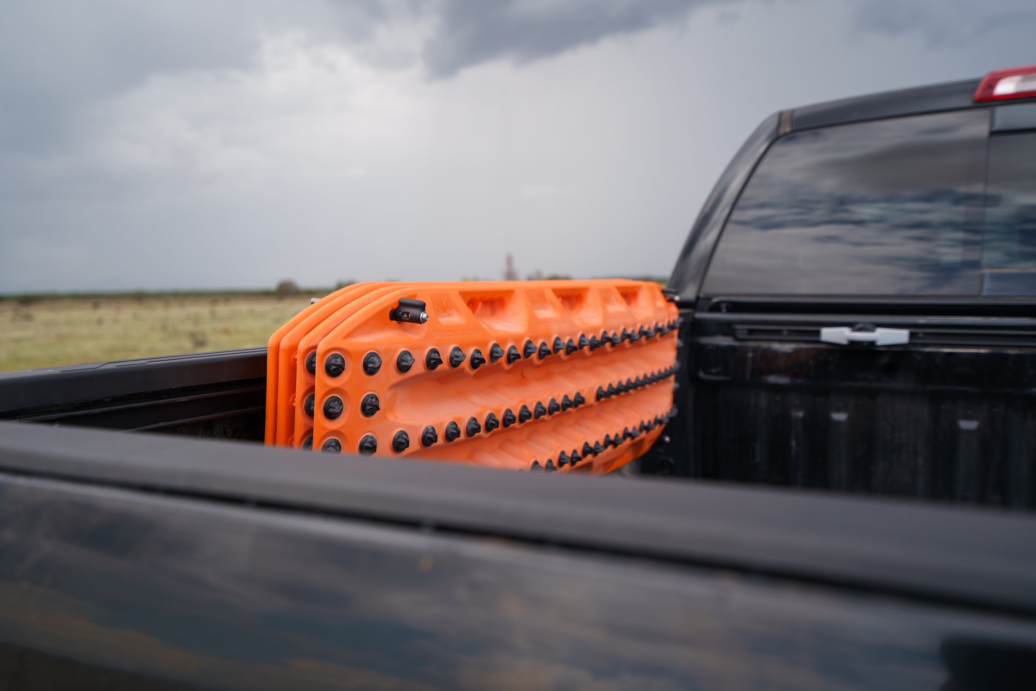 OVERLAND KITTED | Bed Rail Mount