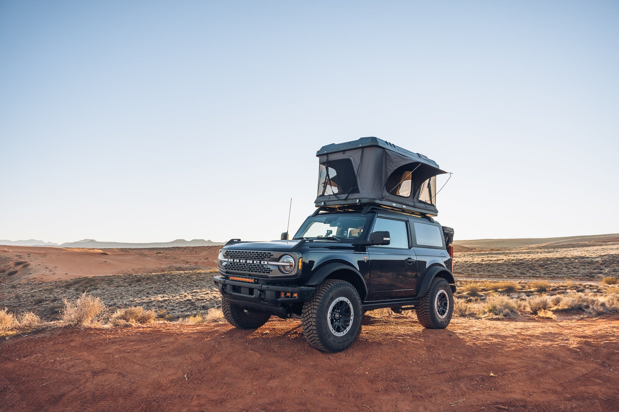 ROAM ADVENTURE | The Rambler Hardshell Rooftop Tent