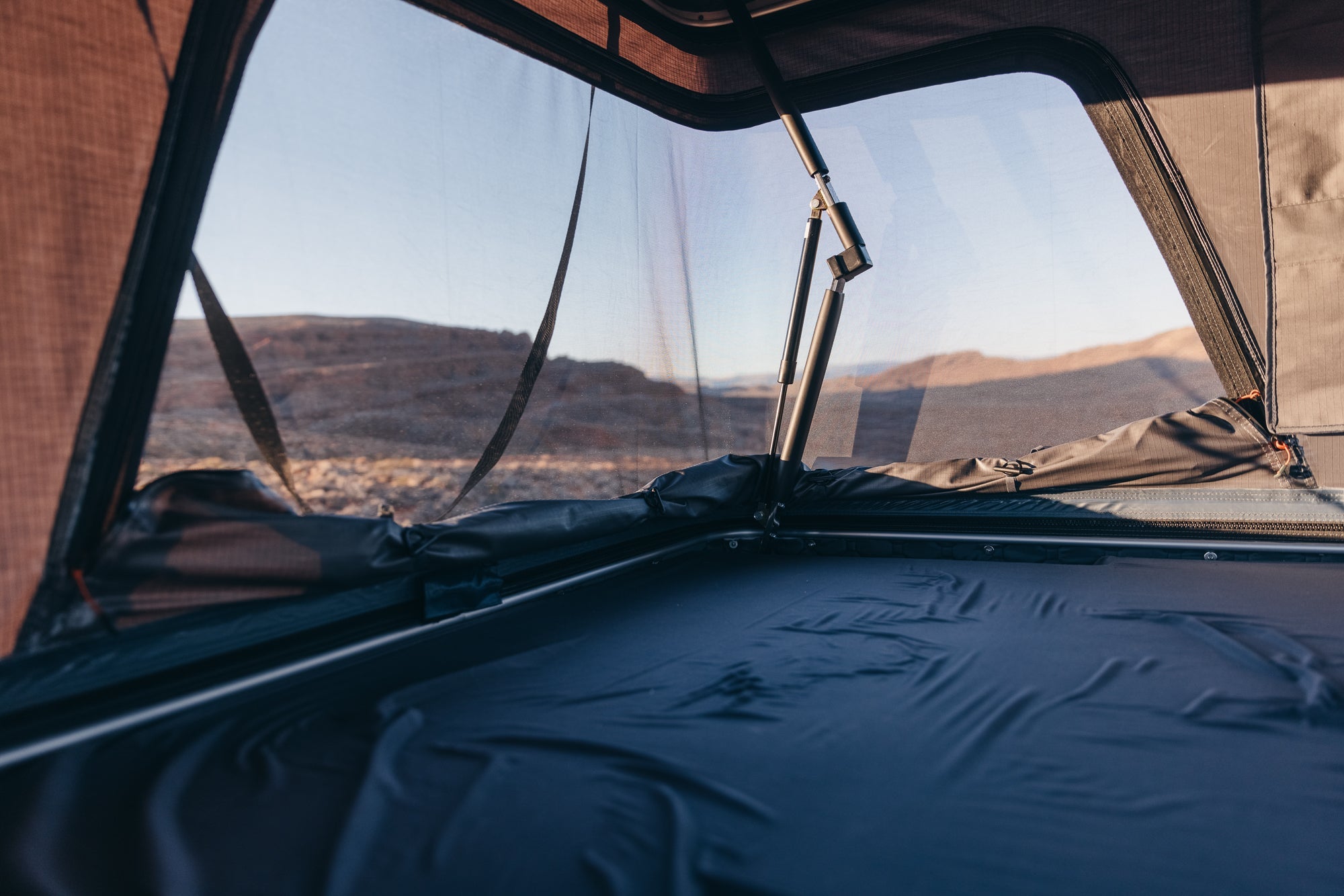 ROAM ADVENTURE | The Rambler Hardshell Rooftop Tent