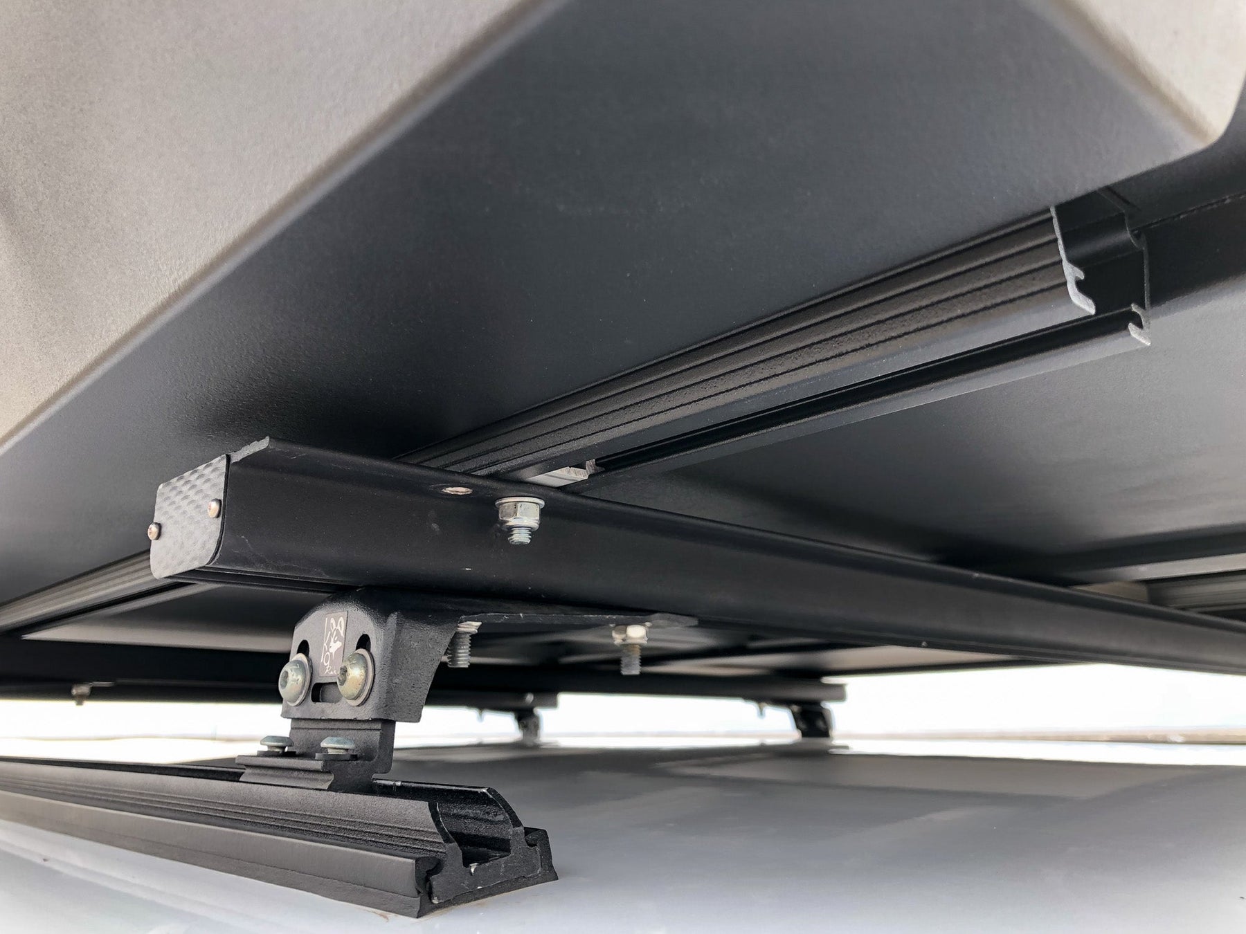 Eezi-Awn Stealth Hard Shell Roof Top Tent – Evergreen Offroad